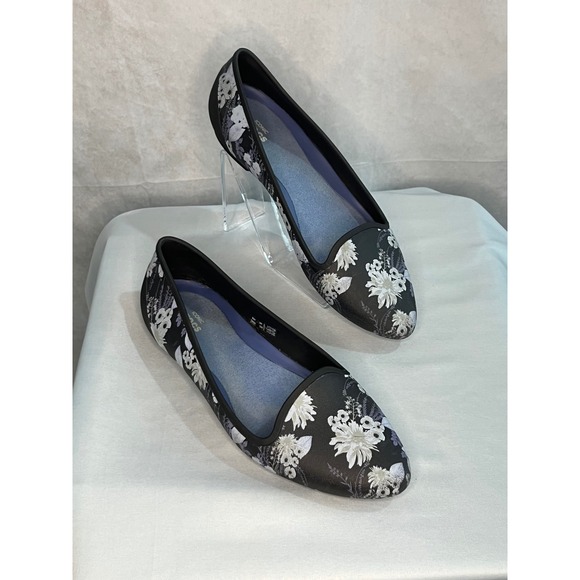 Crocs Women's Eve Iconic Comfort Ballet Flats Slip-On Shoes Black Floral Size 7 - Picture 1 of 6